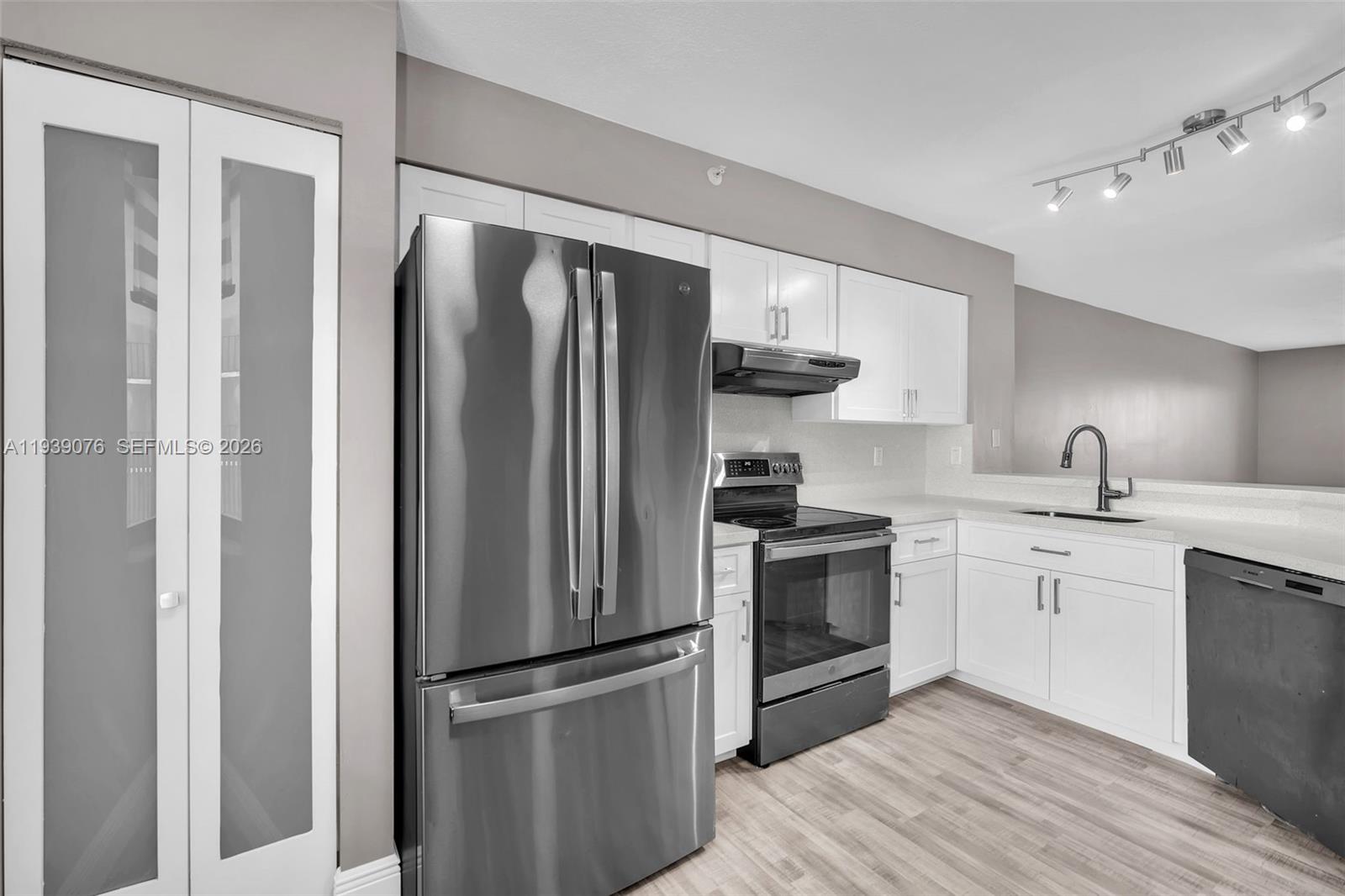 2112 S Cypress Bend Dr 802