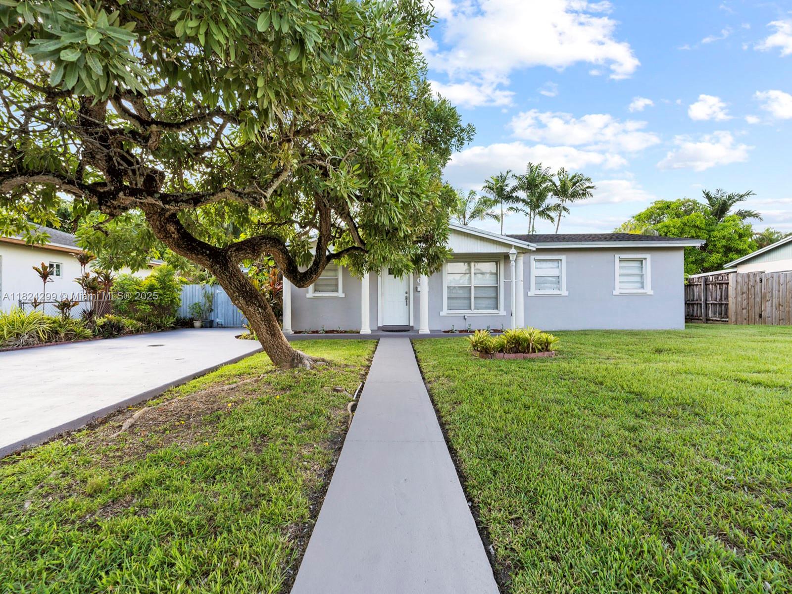 15314 Sw 102nd Ct, Miami, Broward County, Florida - 3 Bedrooms  
2 Bathrooms - 
