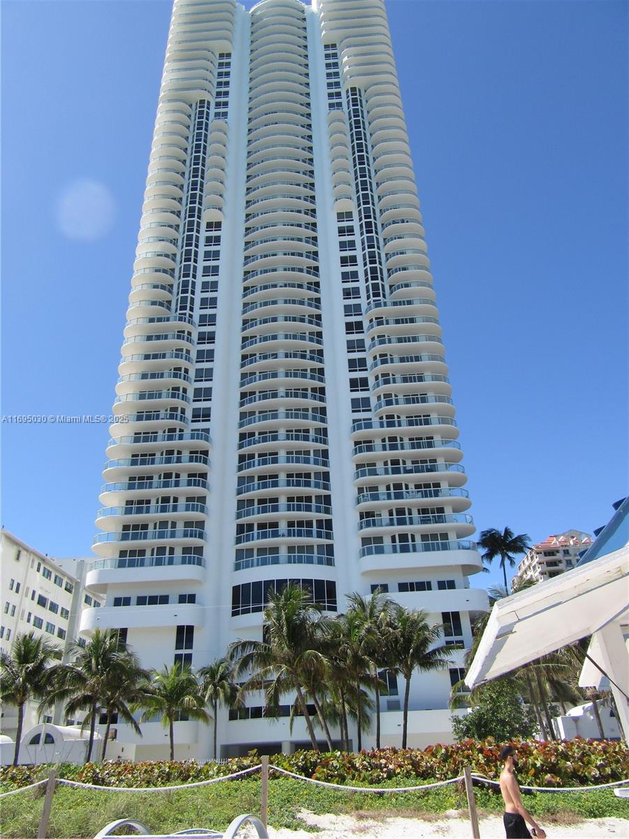 AKOYA CONDO - Residential