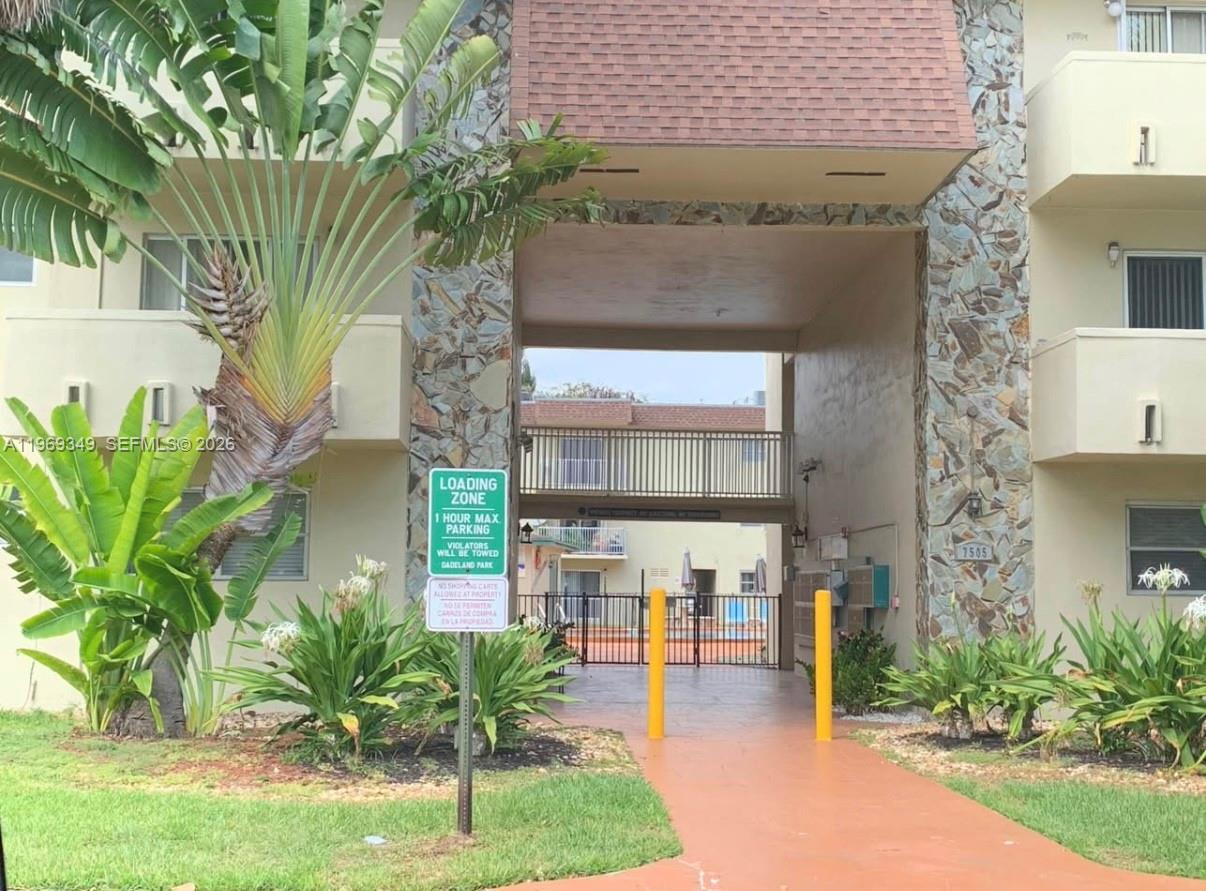 DADELAND PARK CONDO - Residential