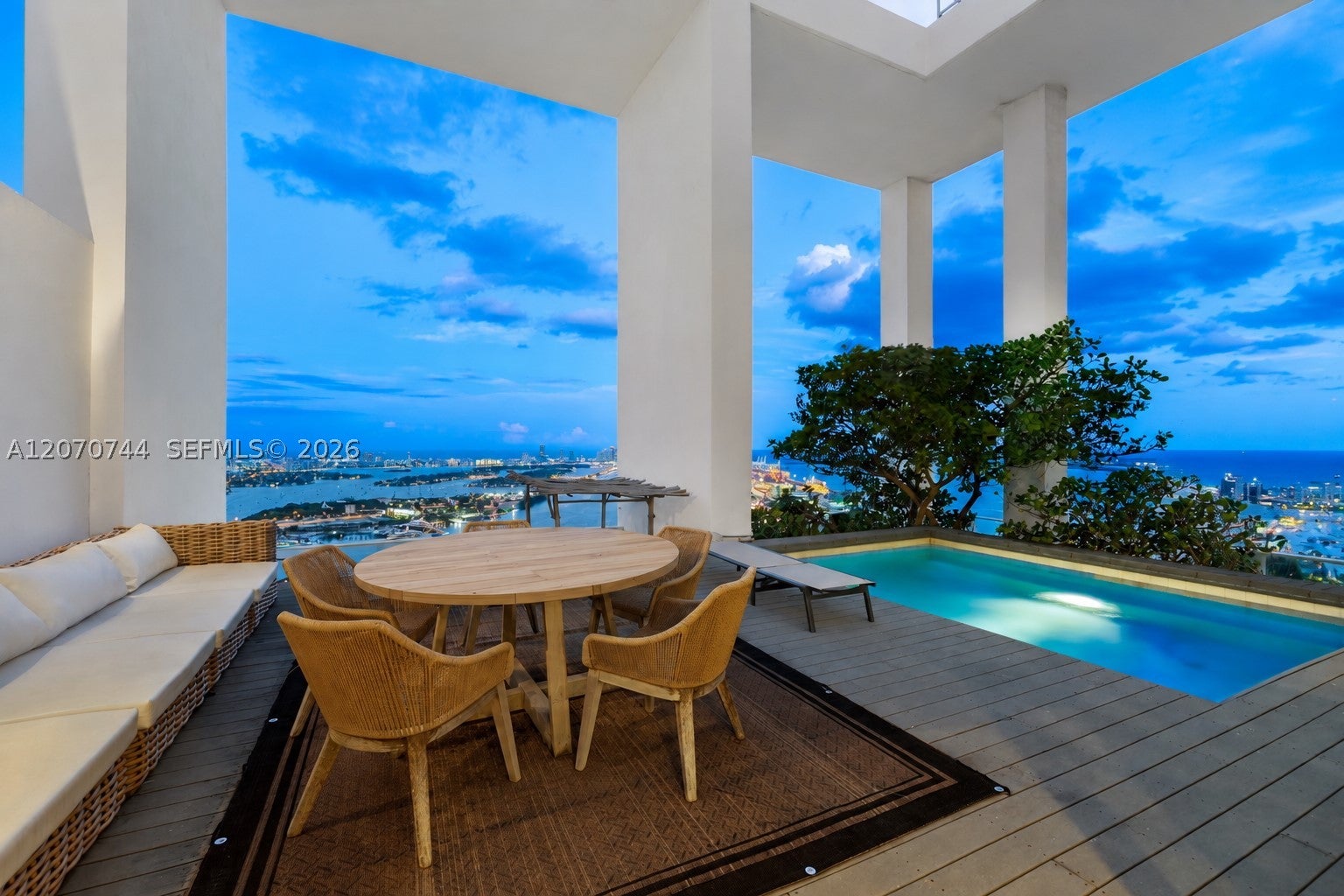 View photos, virtual tours, details... 1040 Biscayne Blvd 4602