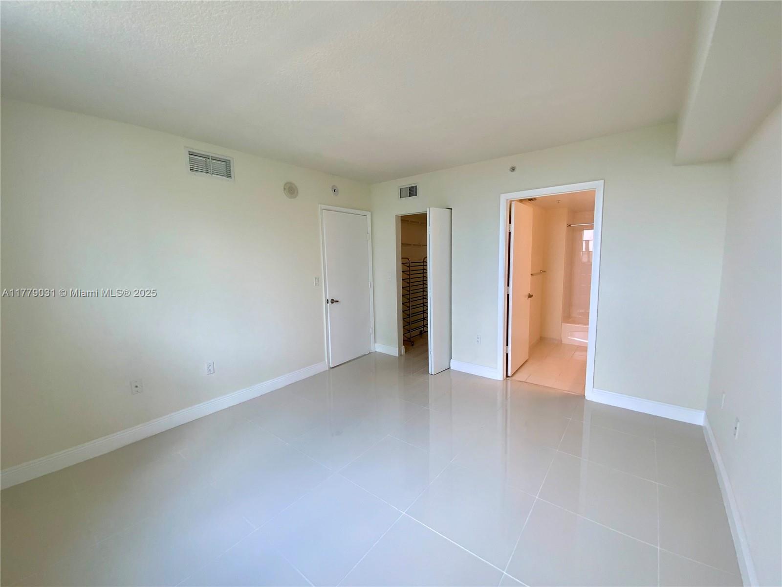 TERRAZAS RIVERPARK VILLAG - Residential