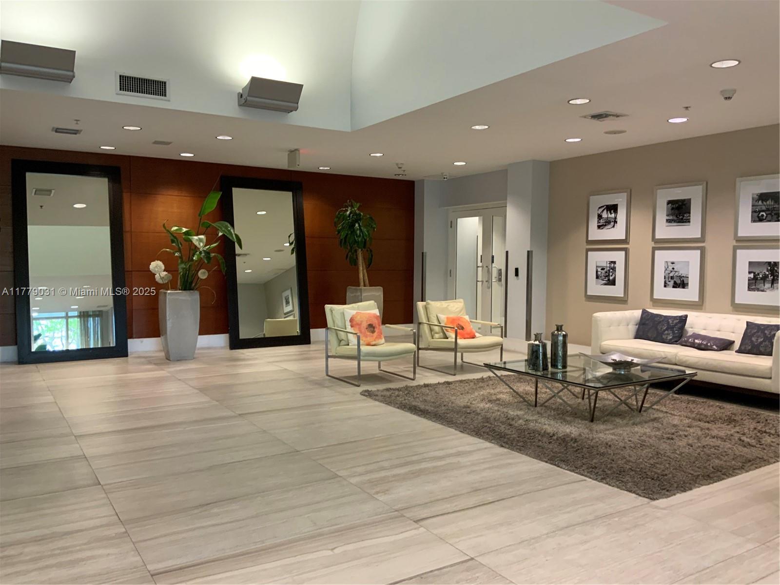 TERRAZAS RIVERPARK VILLAG - Residential