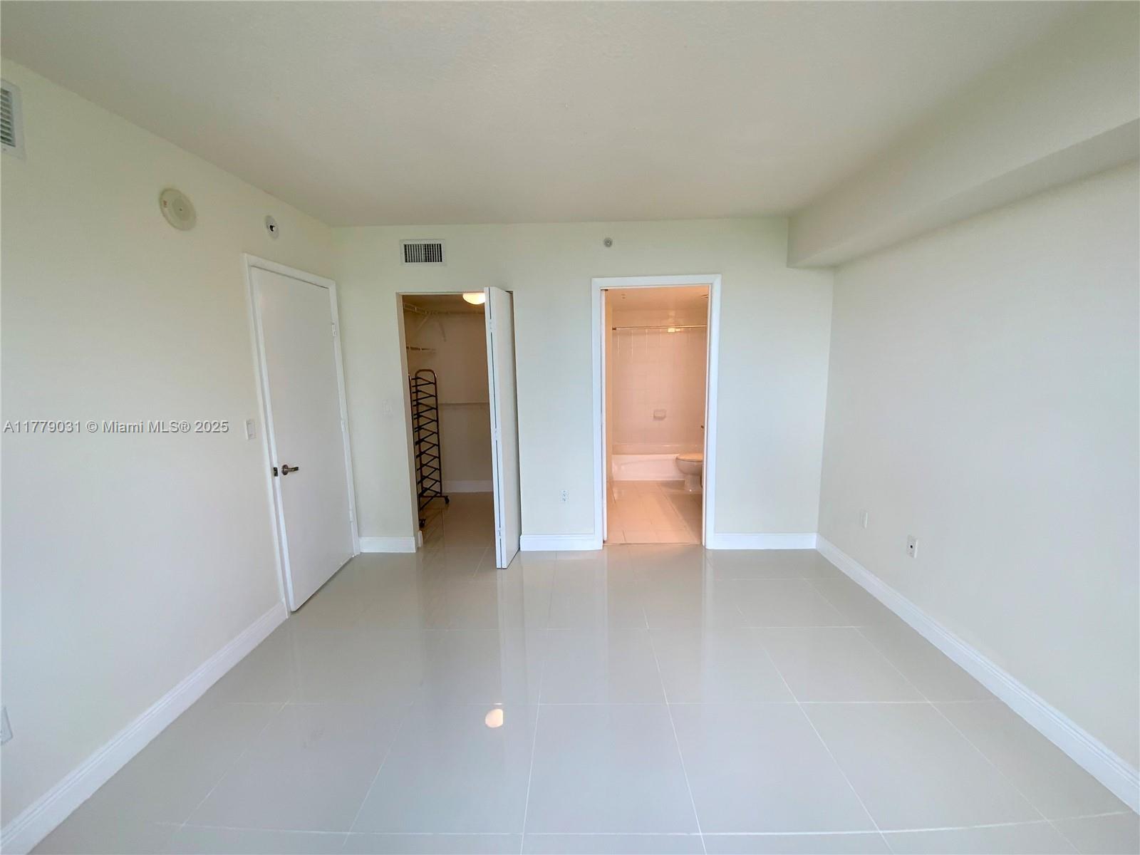 TERRAZAS RIVERPARK VILLAG - Residential