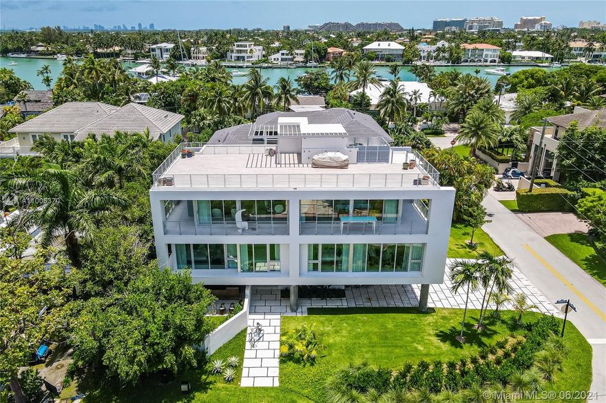 ONE-OF-A-KIND, smart luxury home offering breathtaking OCEAN AND SUNSET VIEWS from the 3rd floor living areas and 4th level rooftop. Enjoy abundance of private amenities at this modern, 4-levels tropical retreat on exclusive Mashta Island, with 5,100-SF of immaculate interiors, 2,200-SF rooftop with summer kitchen, and secluded backyard with cabana, pool, spa, and full bath! Keyless entry takes you inside a formal lobby with 40-foot atrium, floating staircase with water-fountain, and elevator. Beautiful finishes, Italian closets, 11-ft ceilings, Crestron system. 5 beds plus family room on the 2nd floor, open living/dining/kitchen enclosed with a wrap-around terrace on the 3rd floor, plus a 6th bedroom/office. Corner 10,000-SF lot, manicured grounds, large driveway, 3-car carport!