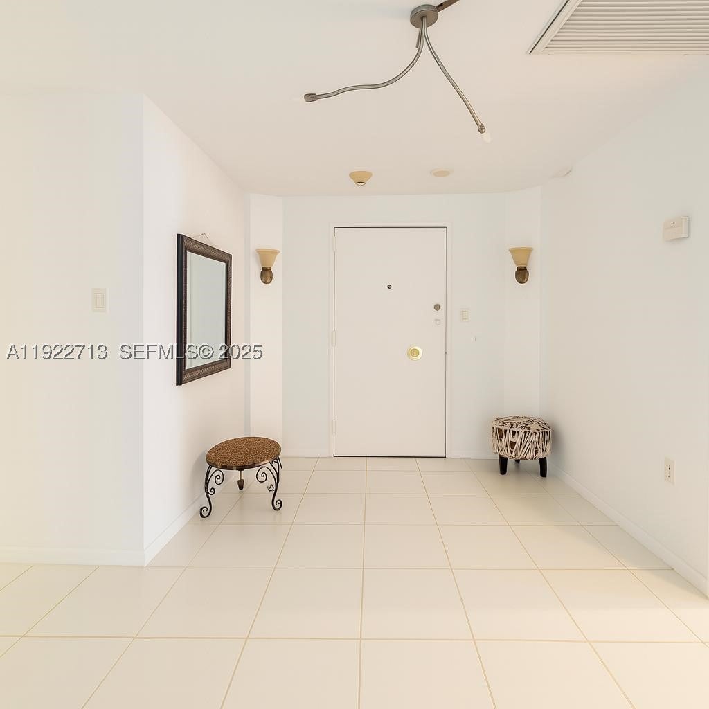 5255 Collins Ave 5D