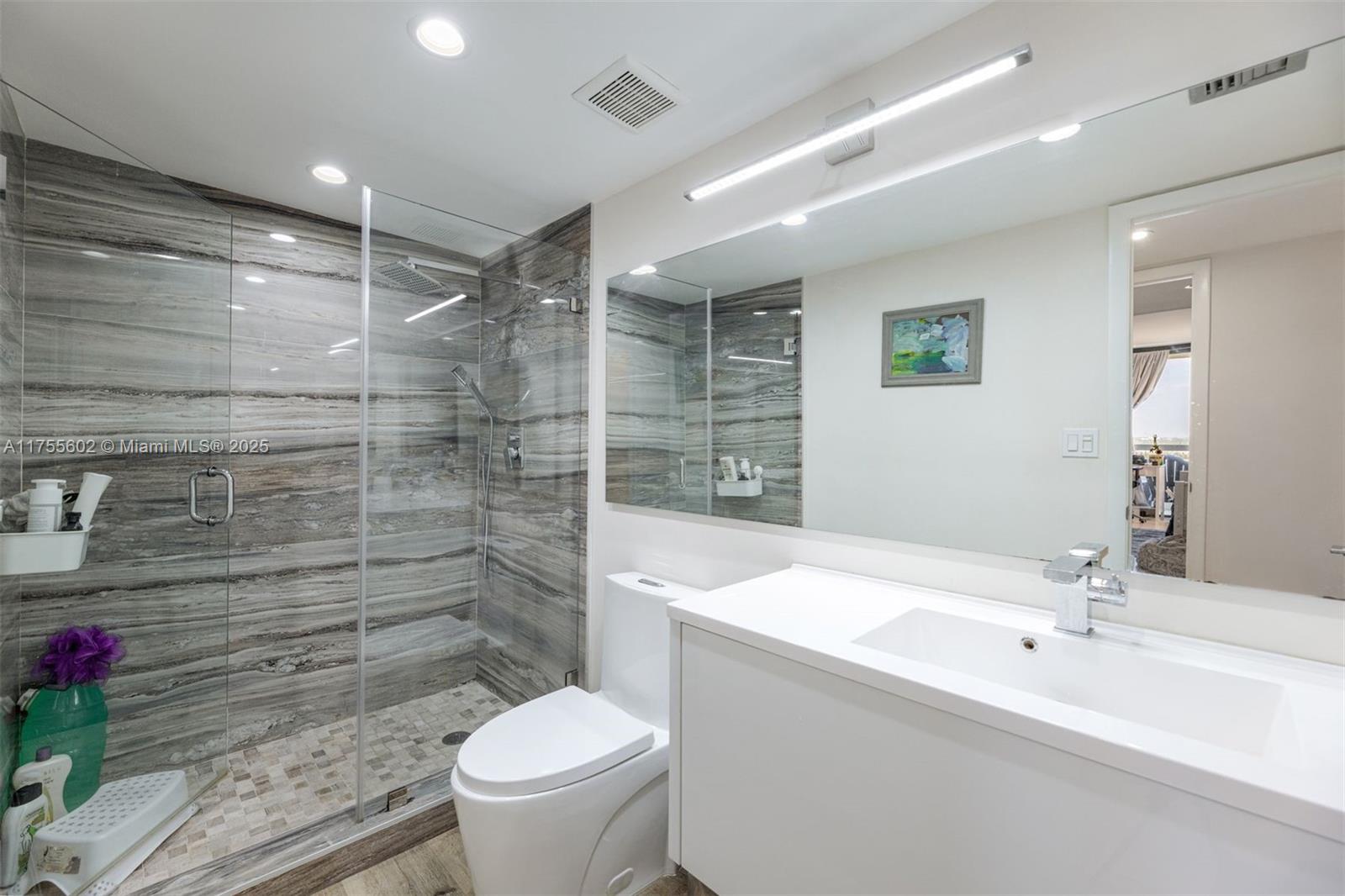 TOWERS OF QUAYSIDE CONDO - Residential