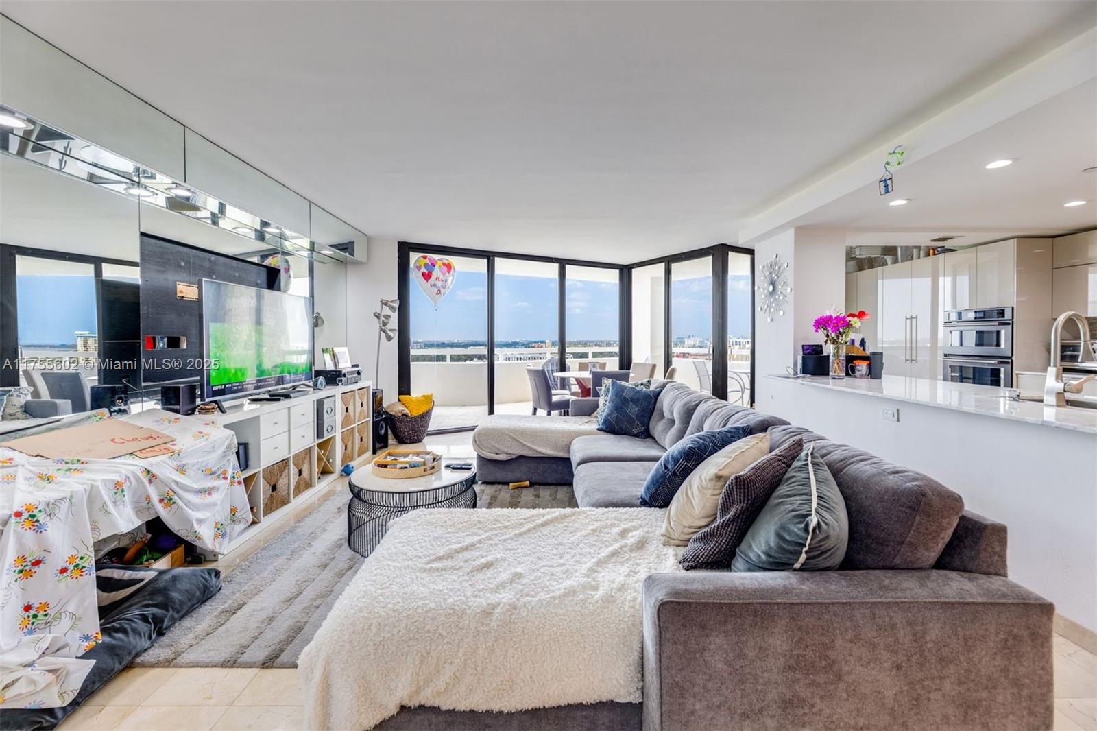 TOWERS OF QUAYSIDE CONDO - Residential
