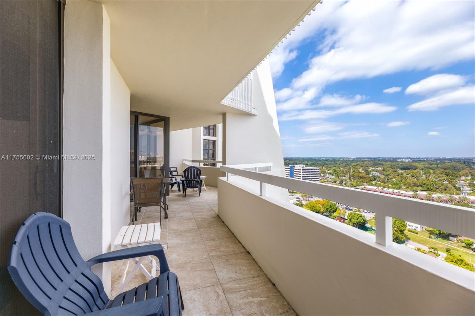 TOWERS OF QUAYSIDE CONDO - Residential