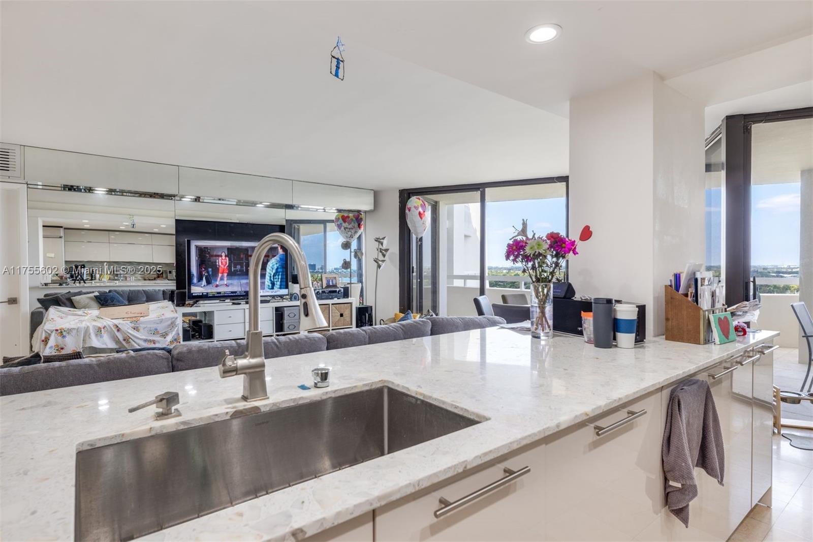 TOWERS OF QUAYSIDE CONDO - Residential