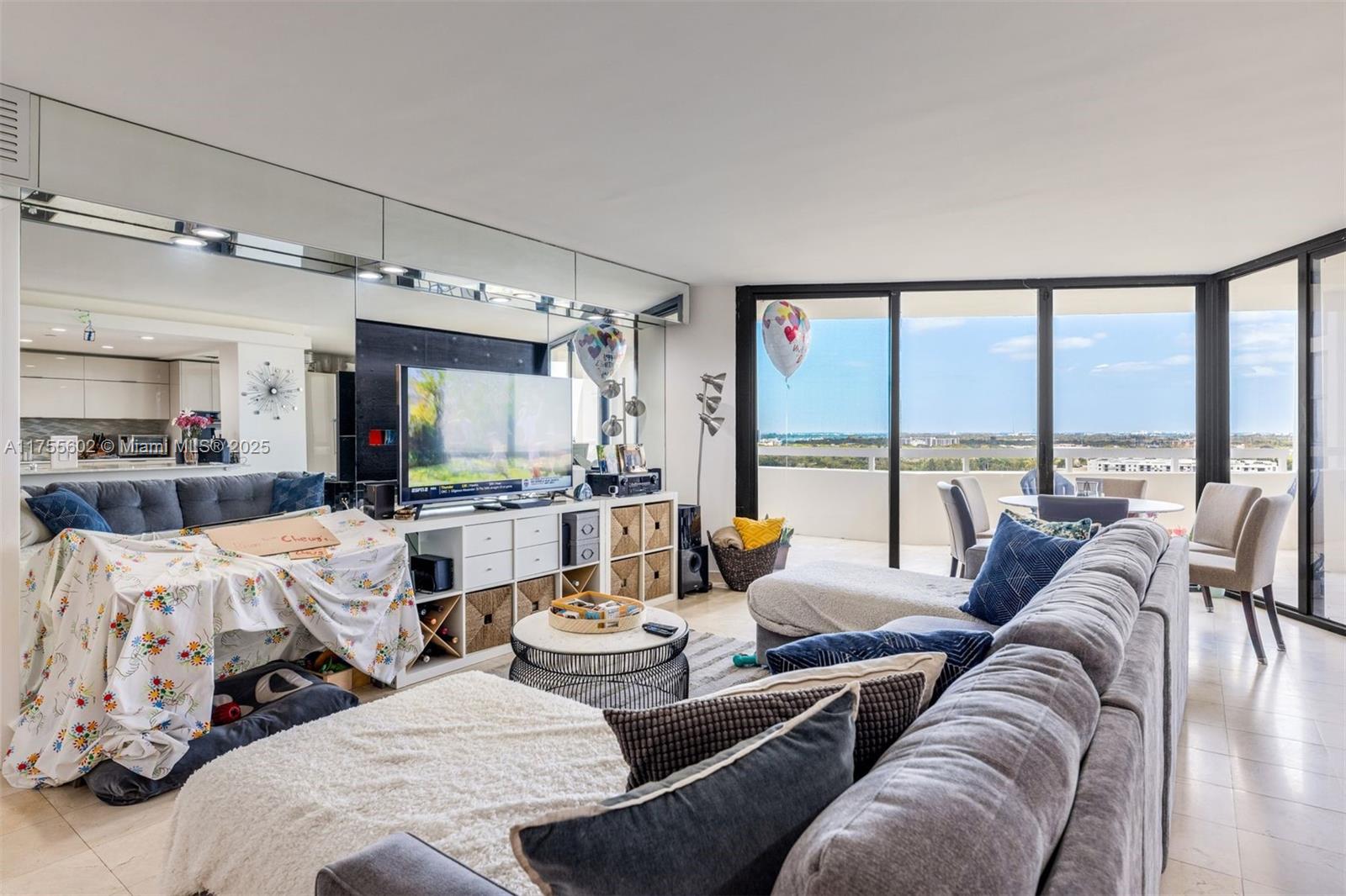 TOWERS OF QUAYSIDE CONDO - Residential