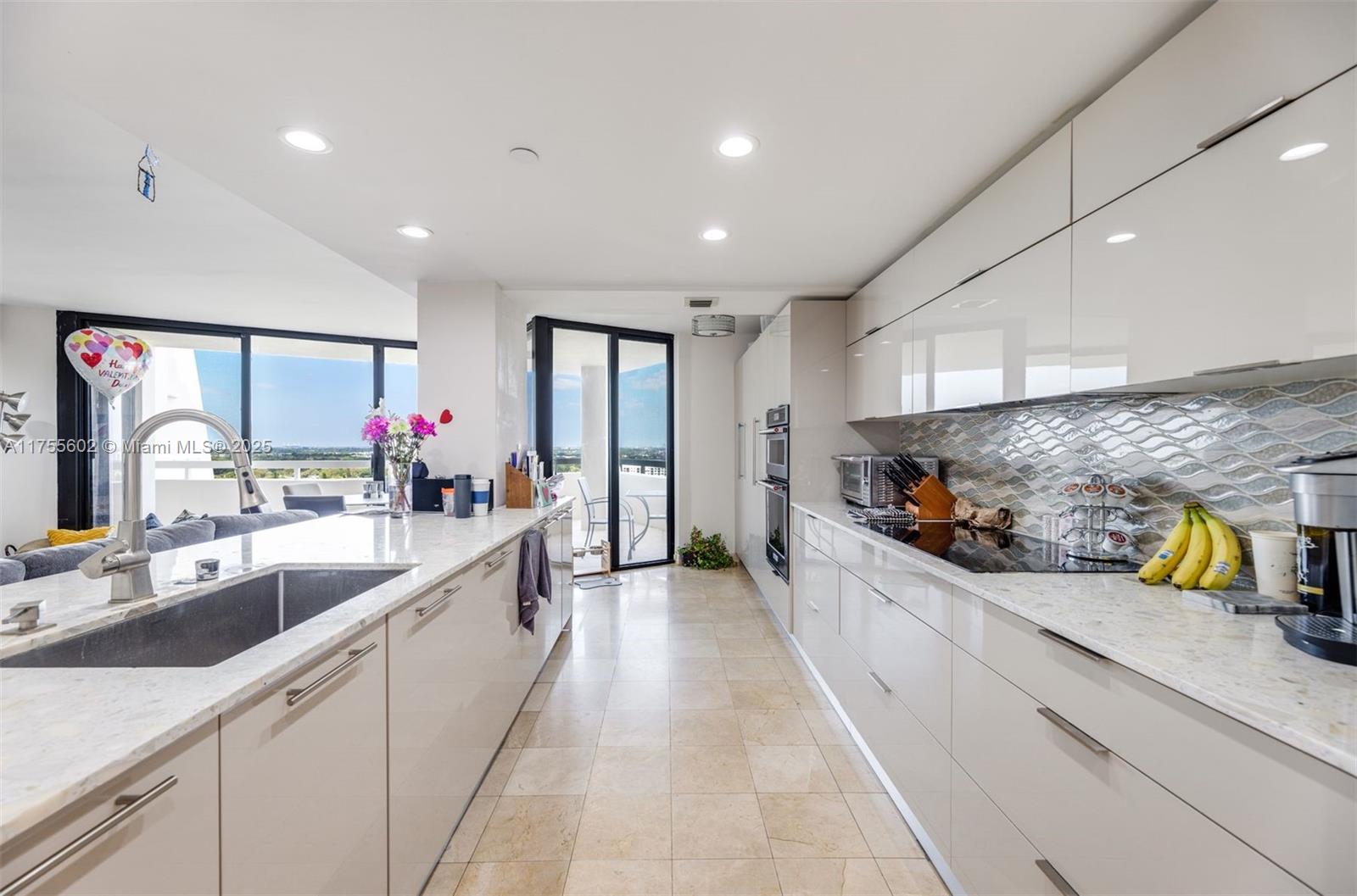 TOWERS OF QUAYSIDE CONDO - Residential
