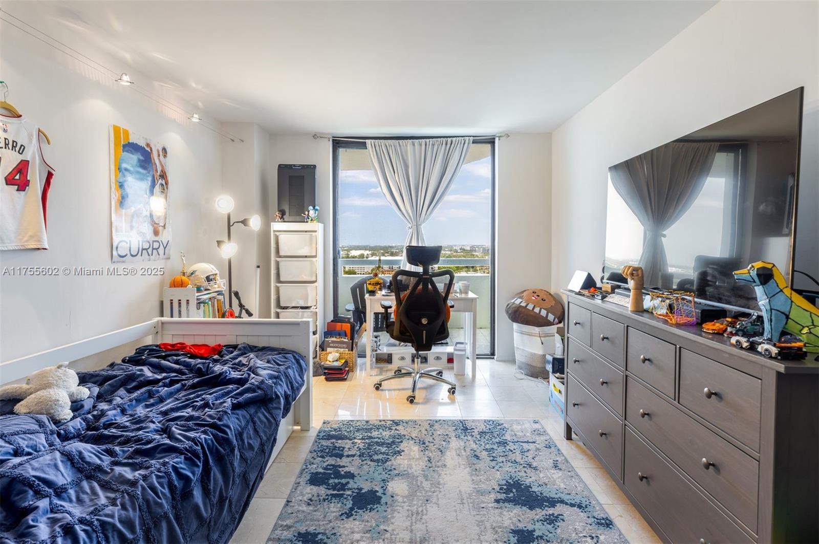 TOWERS OF QUAYSIDE CONDO - Residential
