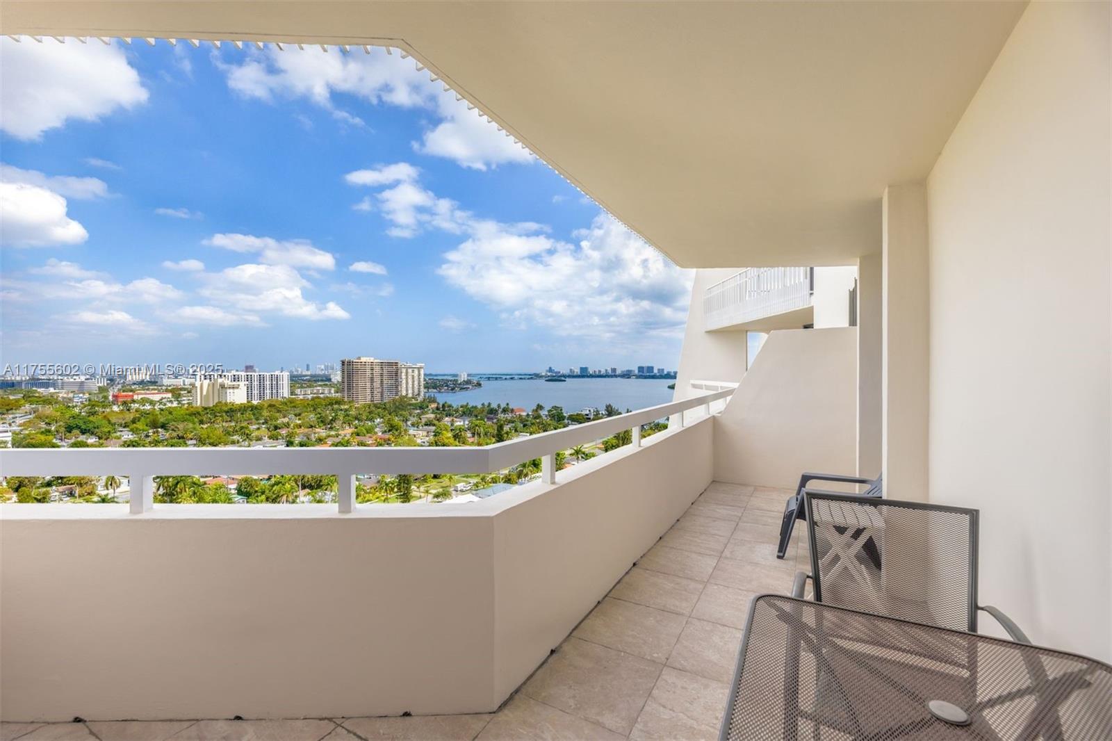 TOWERS OF QUAYSIDE CONDO - Residential