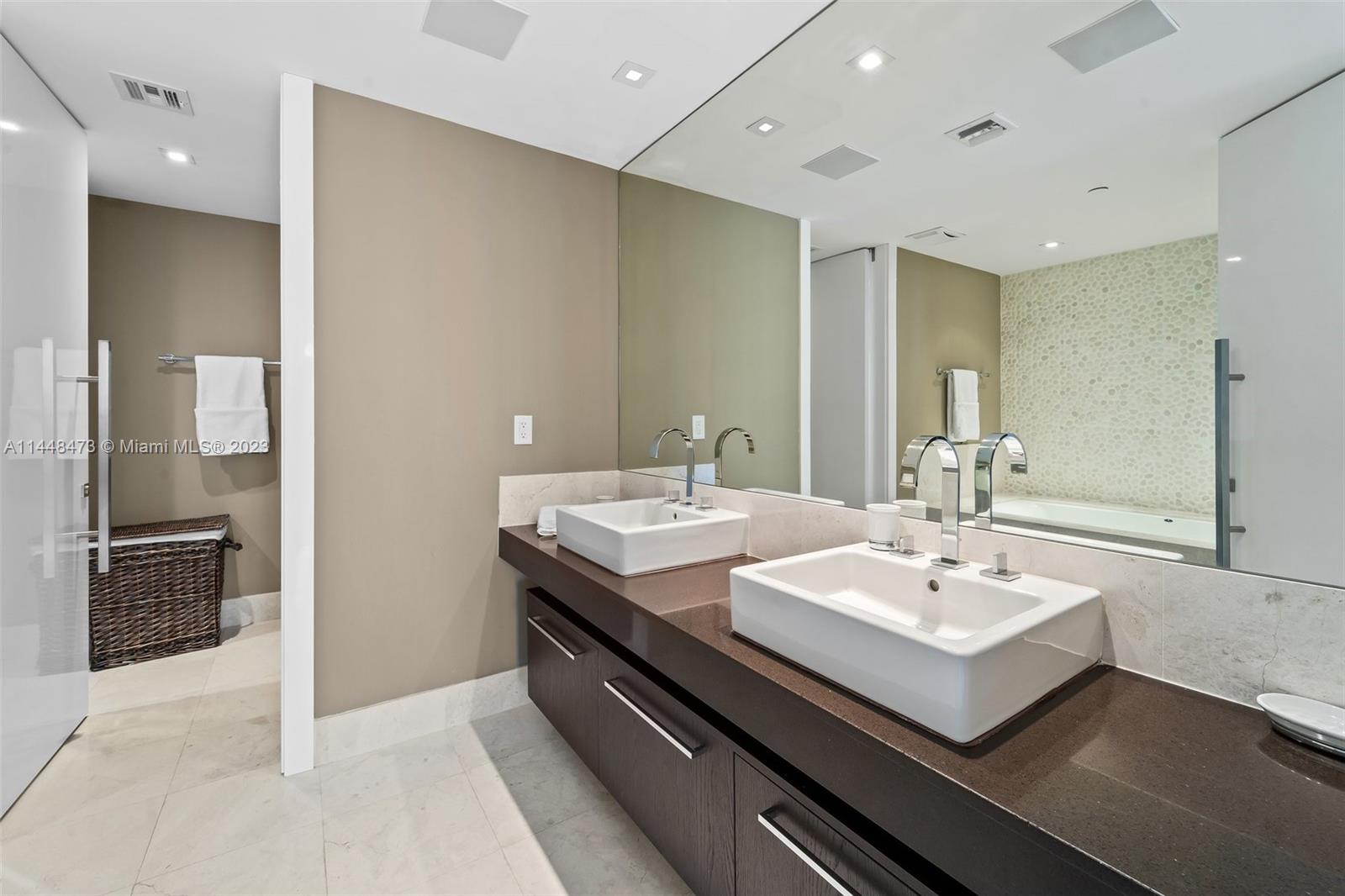 JADE OCEAN CONDO - Residential