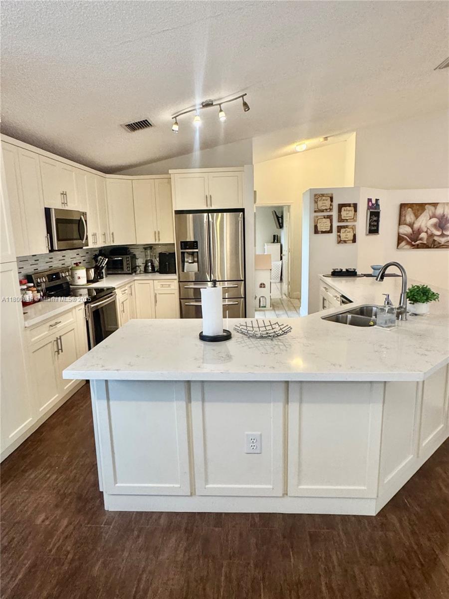 685 SW 198th Ter 685