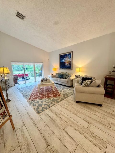 685 SW 198th Ter 685 Pembroke Pines FL 33029