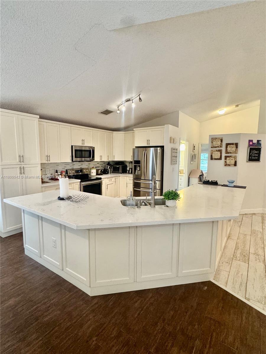 685 SW 198th Ter 685