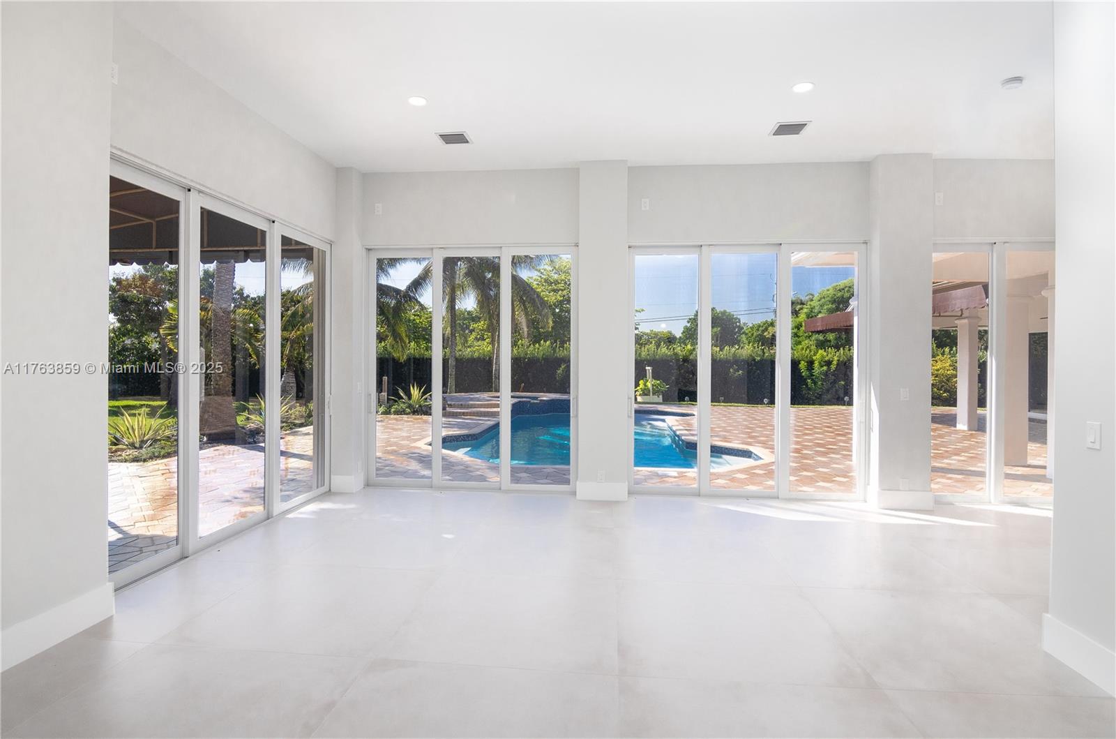 PLANTATION OAKS EAST - Residential