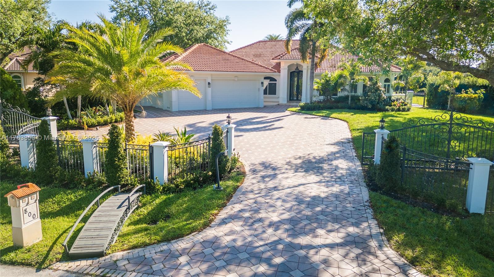 PLANTATION OAKS EAST - Residential