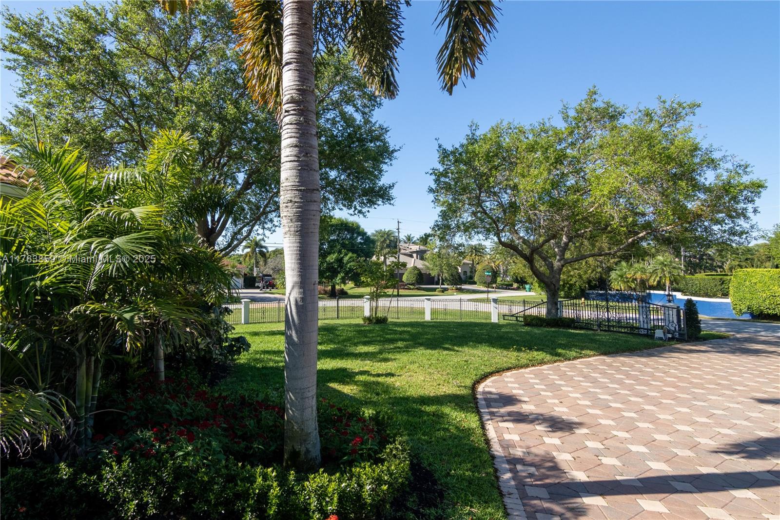 PLANTATION OAKS EAST - Residential