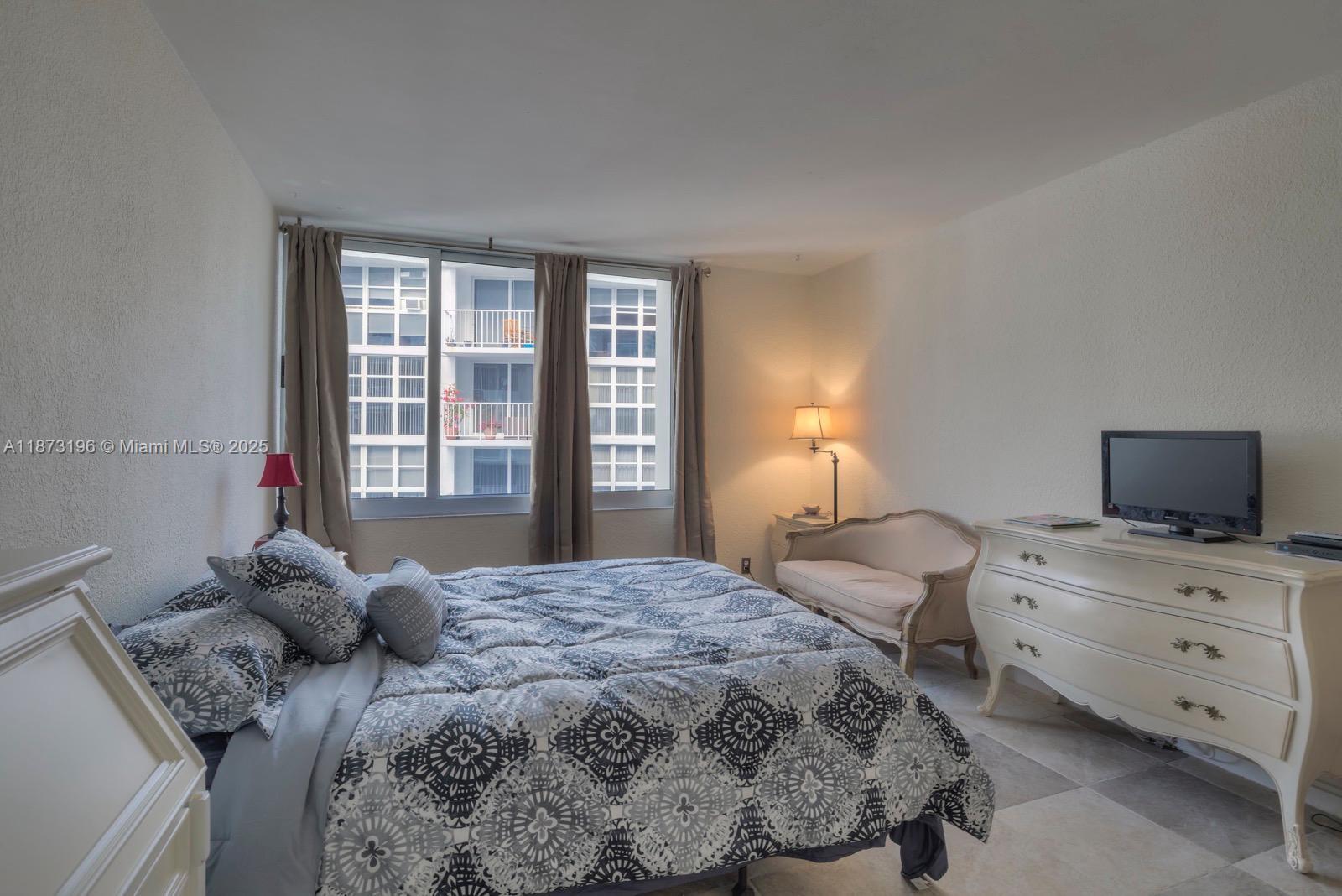 MIRADOR 1200 CONDO - Residential