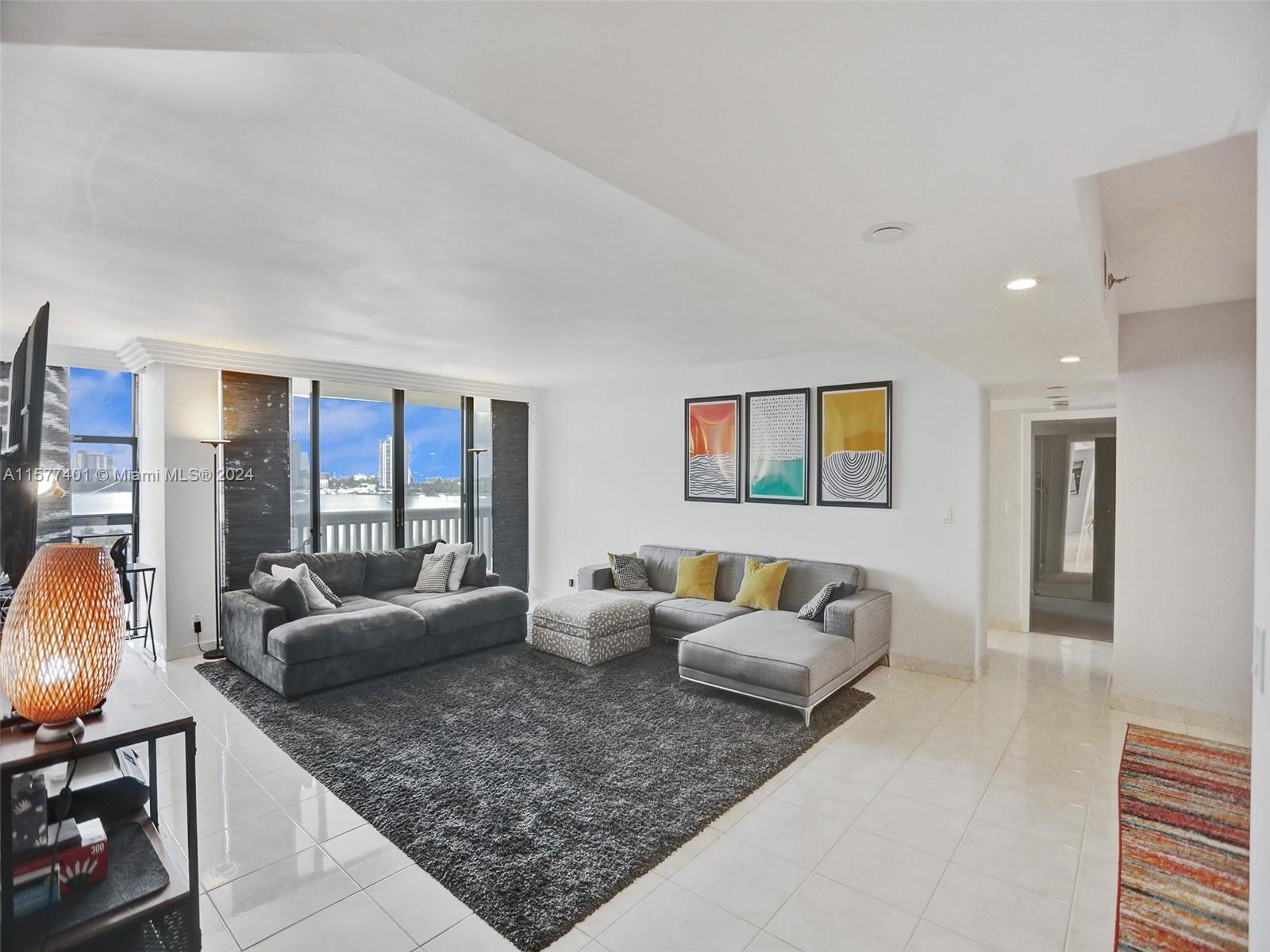 Property for Sale at 1000 W Island Blvd 802, Aventura, Miami-Dade County, Florida - Bedrooms: 3 
Bathrooms: 3  - $699,000