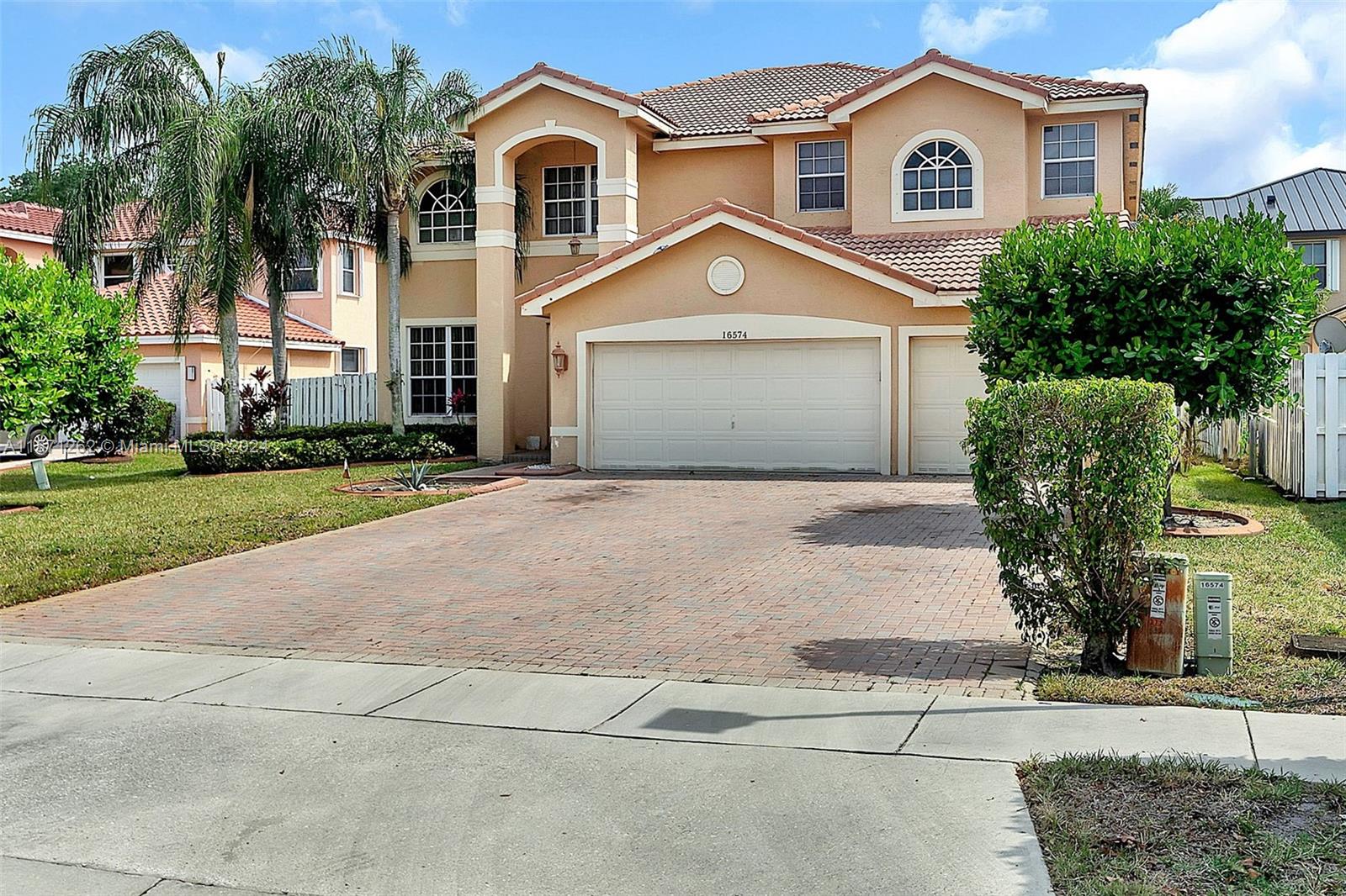 Property for Sale at 16574 Sw 19 St St, Miramar, Broward County, Florida - Bedrooms: 5 
Bathrooms: 4  - $825,000