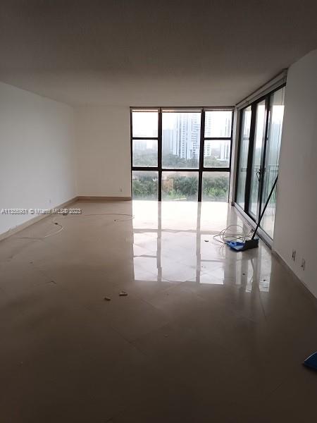 Photo 9 of 16 of 20379 W Country Club Dr 1033 condo