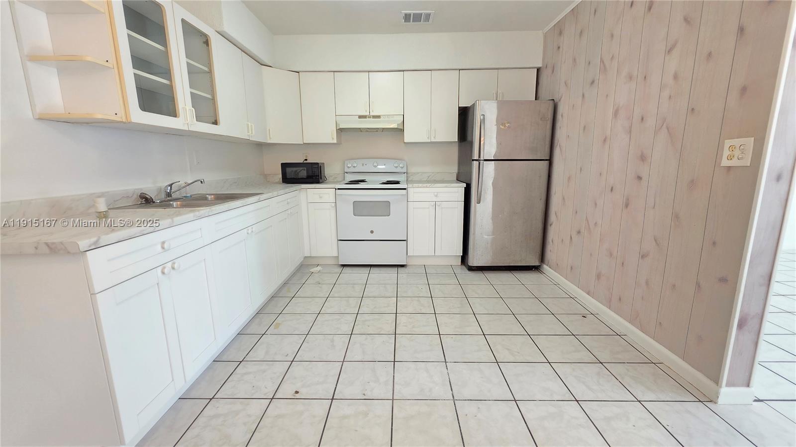 BELLWOOD HOMESITES - Residential Lease