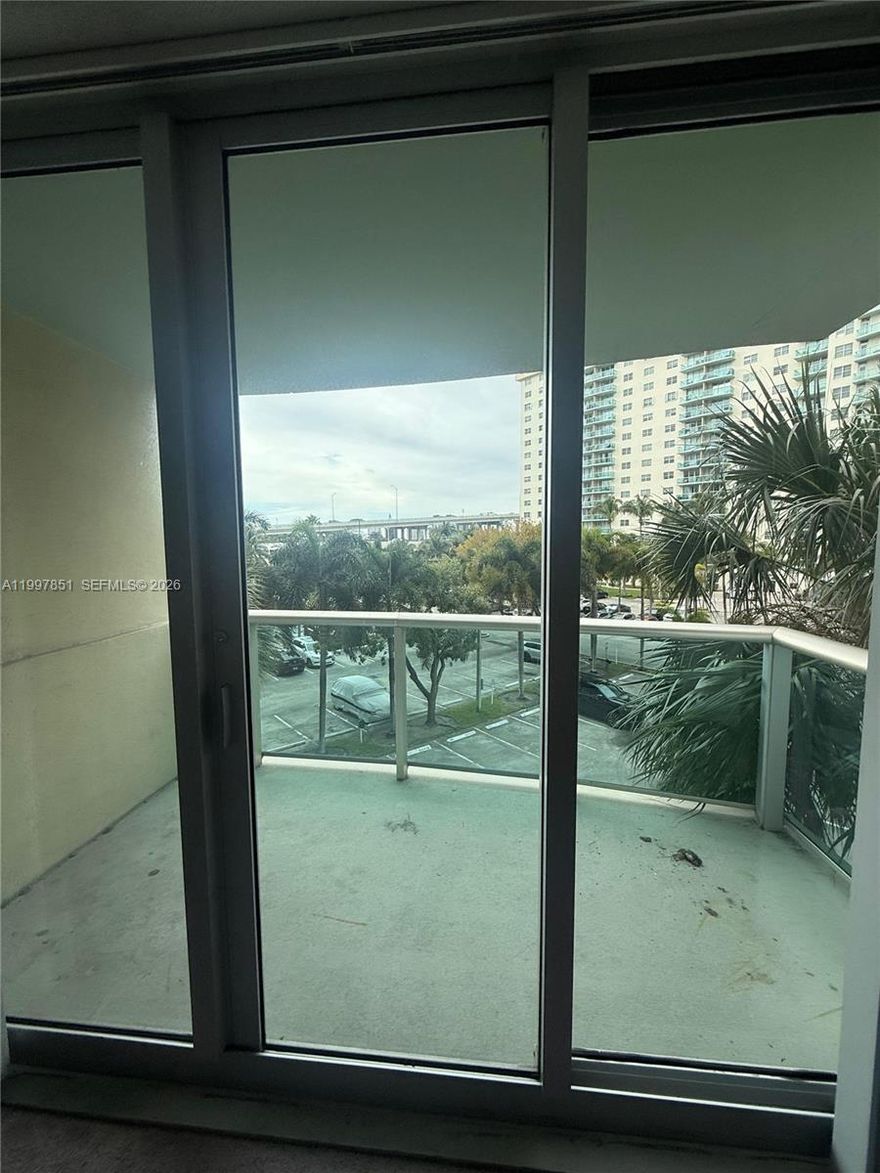 Very nice 1 bed and 1 and a half bath, huge floor plan , plenty of closets, best price , great potential 
for living or investment, condo offer resort amenities , dont miss it