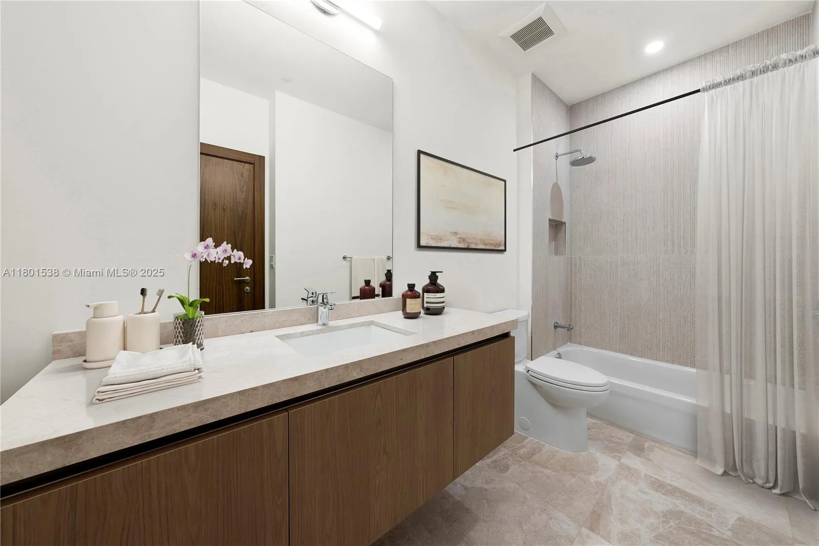 Coral Gables, Florida 33134, United States, 2 Bedrooms Bedrooms, ,2 BathroomsBathrooms,Residential,Active,128031