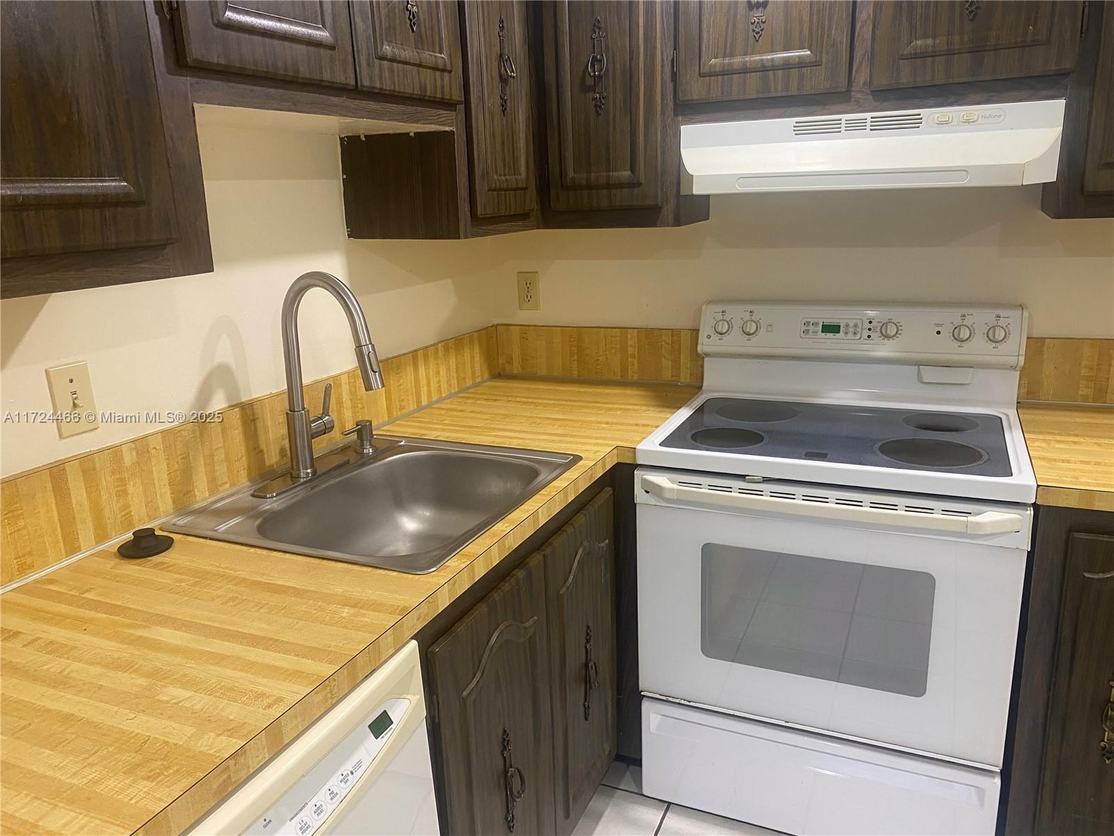 LAURELS AT MARGATE CONDO - Residential Lease