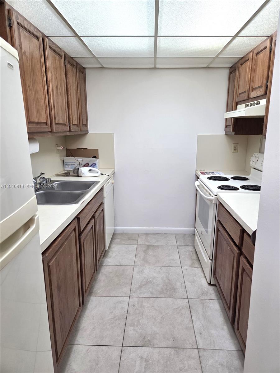 1623 Collins Ave 614