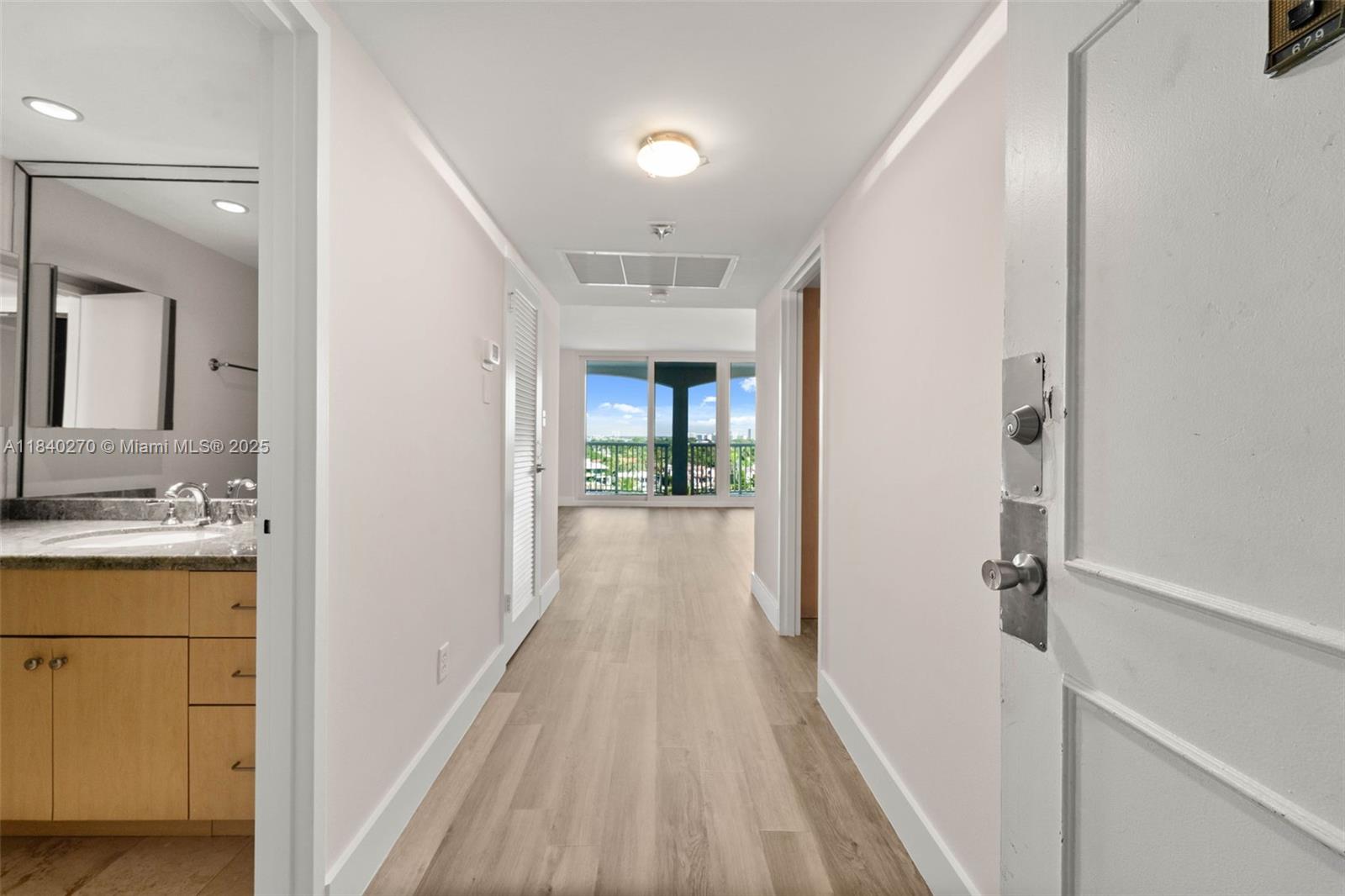 5401 Collins Ave 629