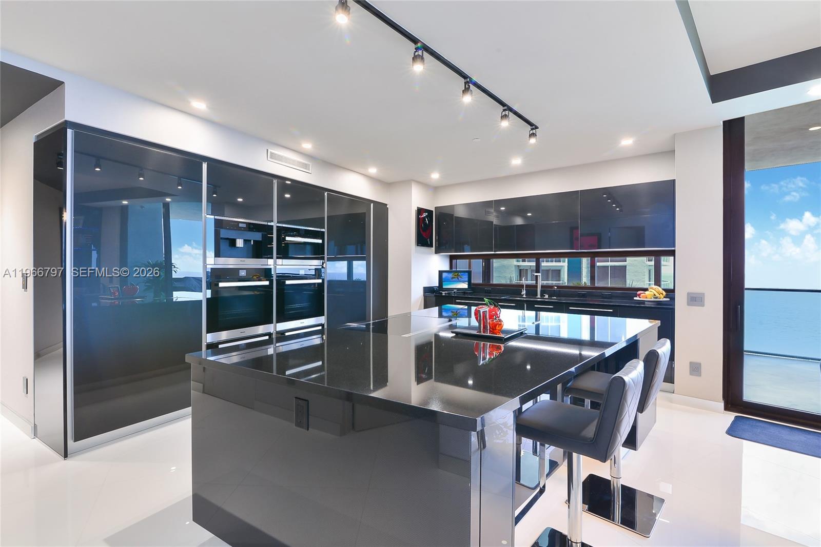 18555 Collins Ave 1605