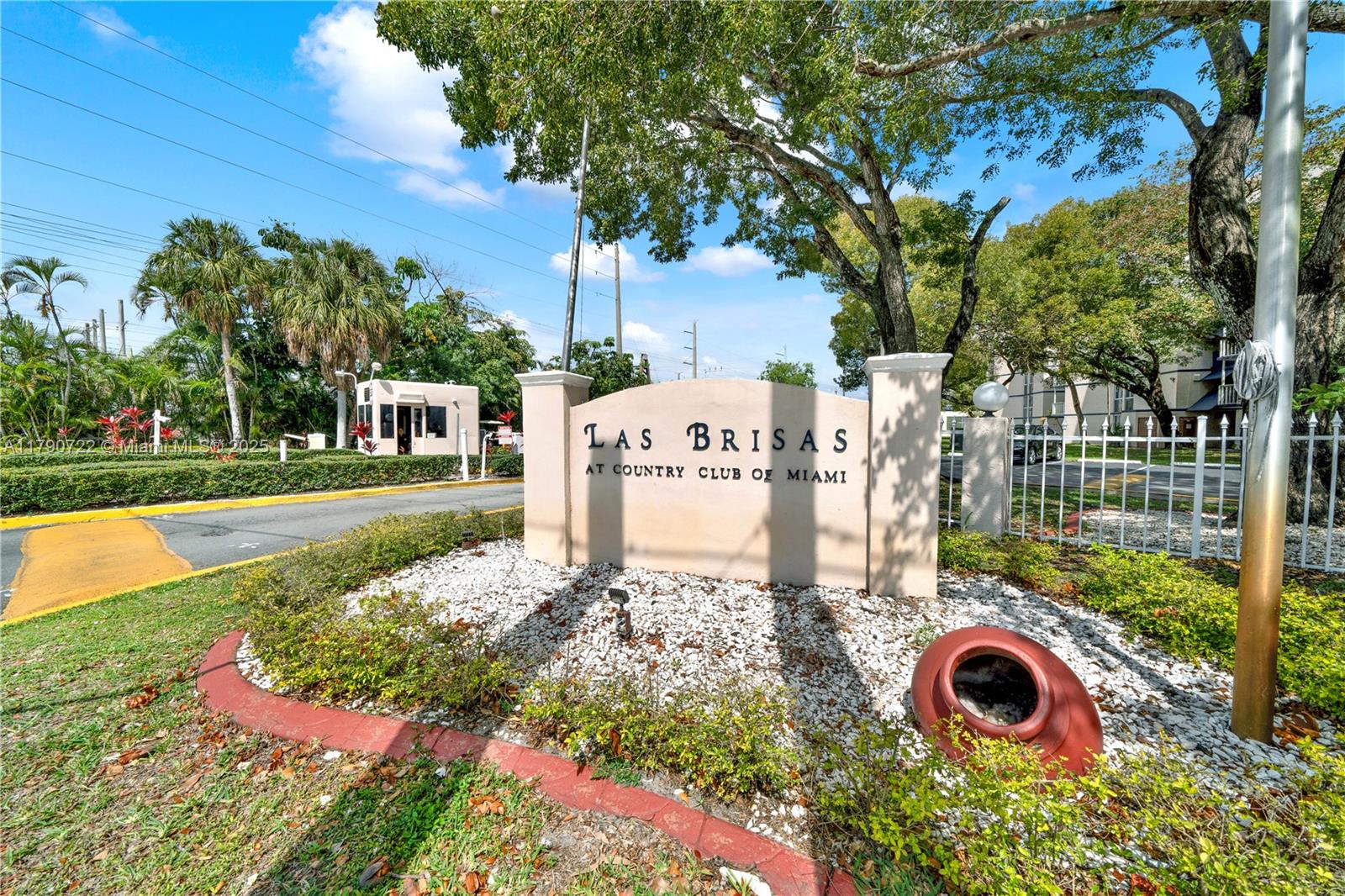7125 NW 186th St B104