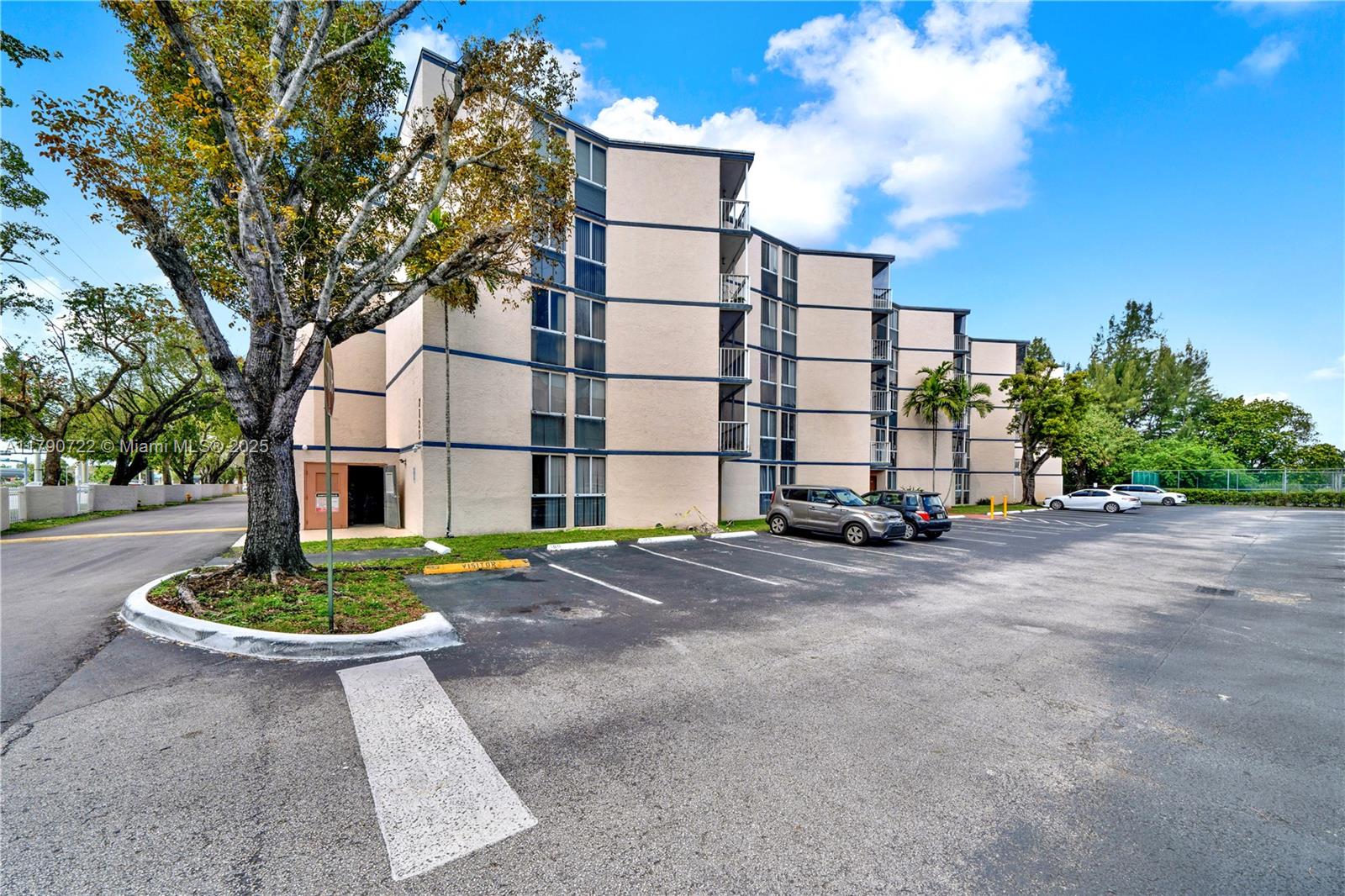 Rental Property at 7125 Nw 186th St B104, Hialeah, Miami-Dade County, Florida - Bedrooms: 2 
Bathrooms: 2  - $2,200 MO.