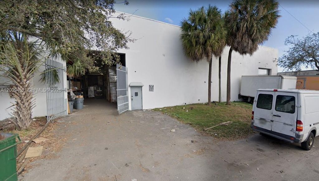 Photo of 806 NW 8th Ave, Fort Lauderdale, FL 33311 (MLS # A12009452)