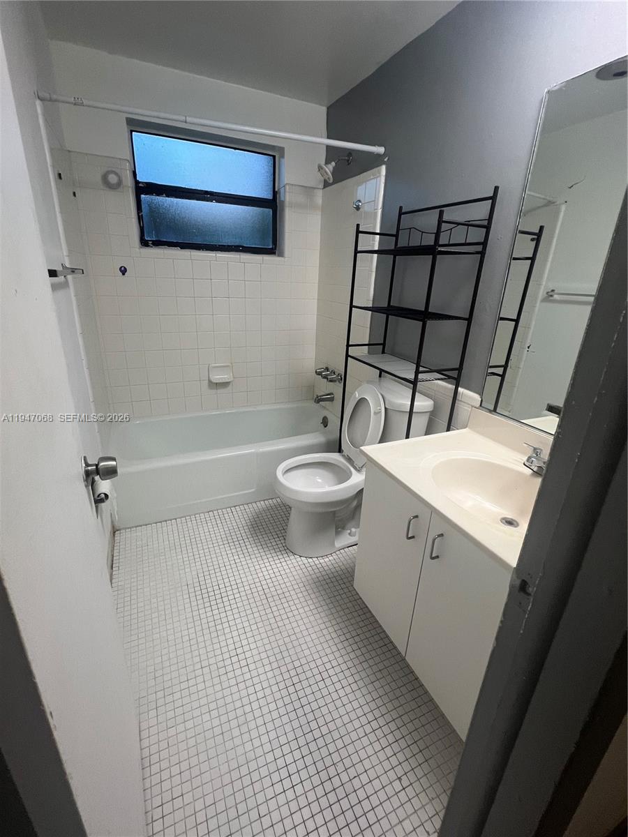 HAMPSHIRE VILLAS CONDO - Residential