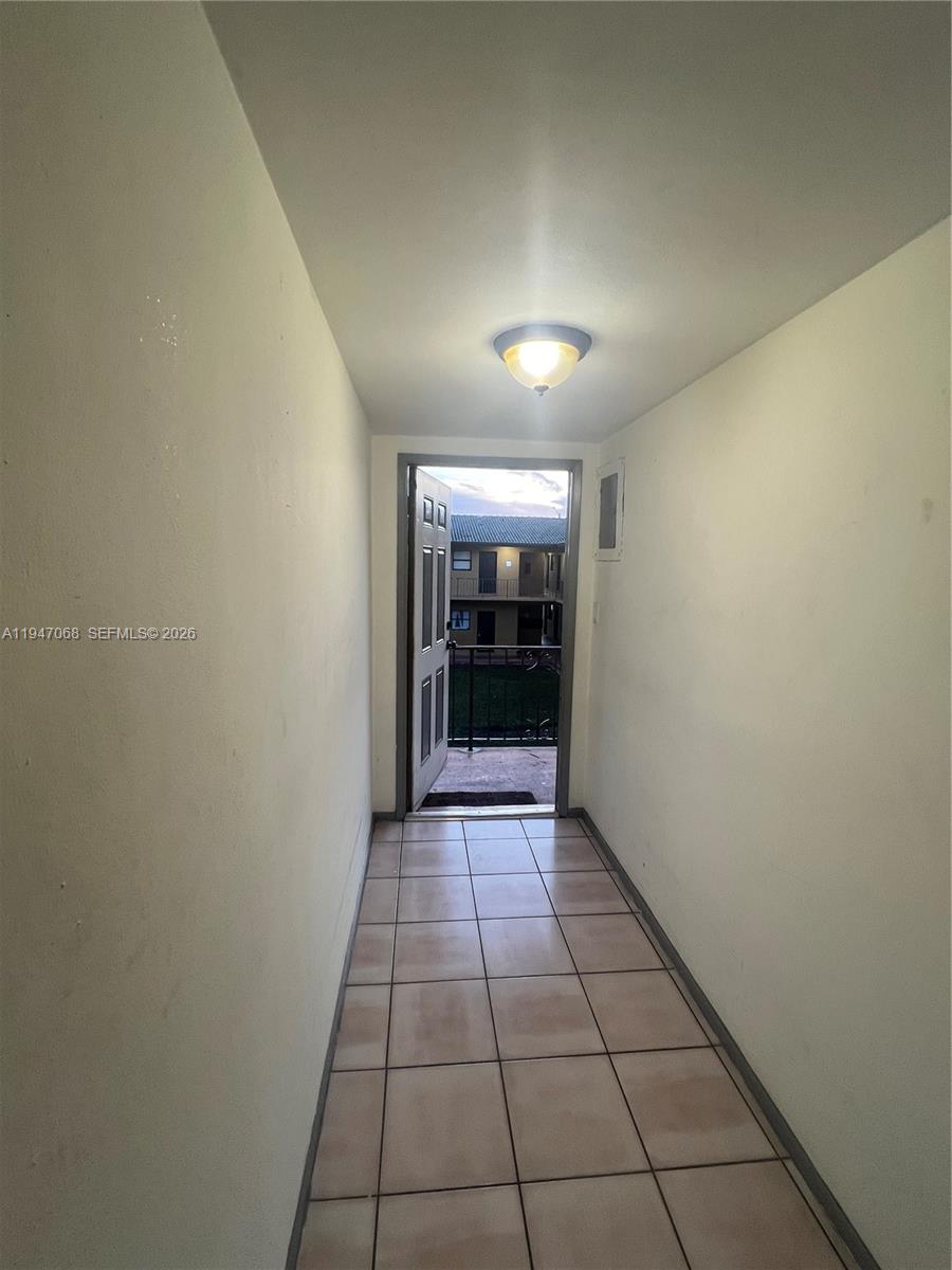 HAMPSHIRE VILLAS CONDO - Residential