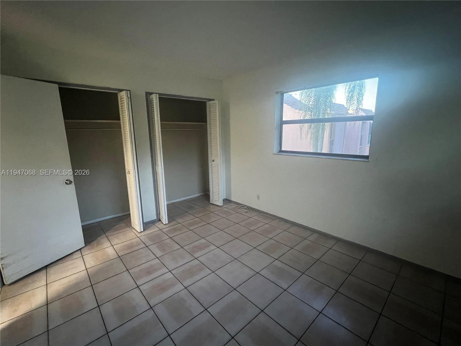 HAMPSHIRE VILLAS CONDO - Residential