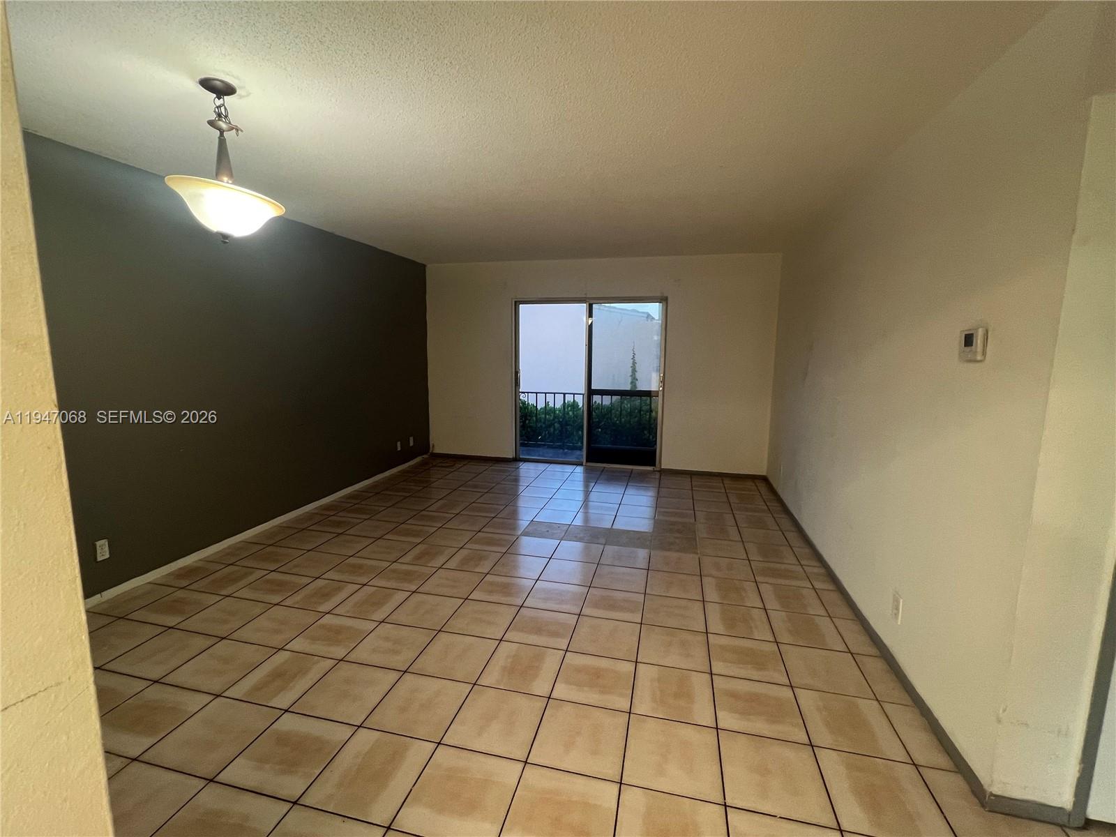 HAMPSHIRE VILLAS CONDO - Residential