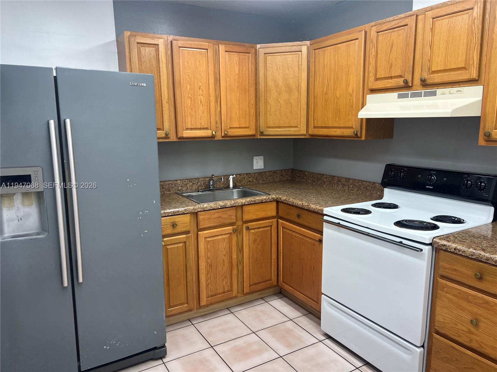 HAMPSHIRE VILLAS CONDO - Residential