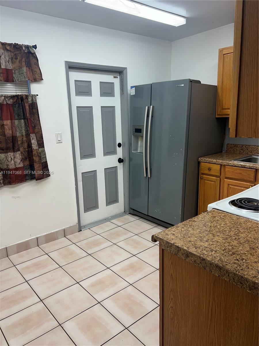 HAMPSHIRE VILLAS CONDO - Residential