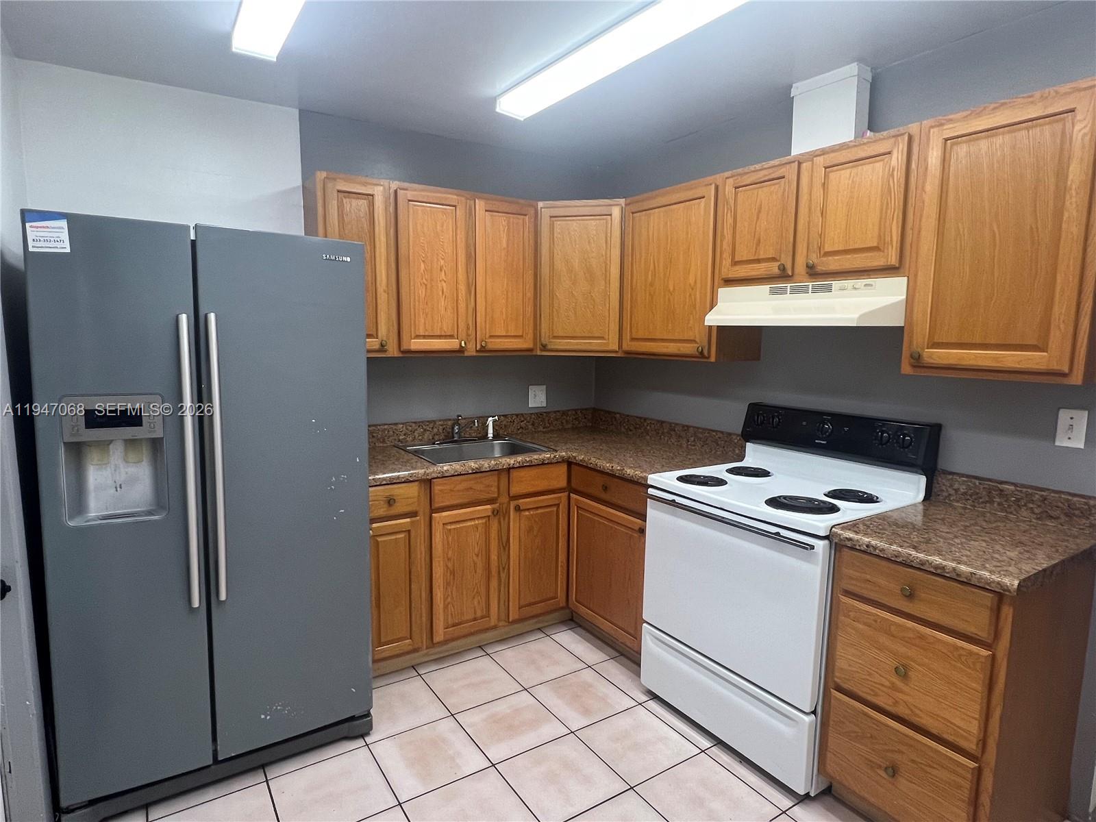 HAMPSHIRE VILLAS CONDO - Residential