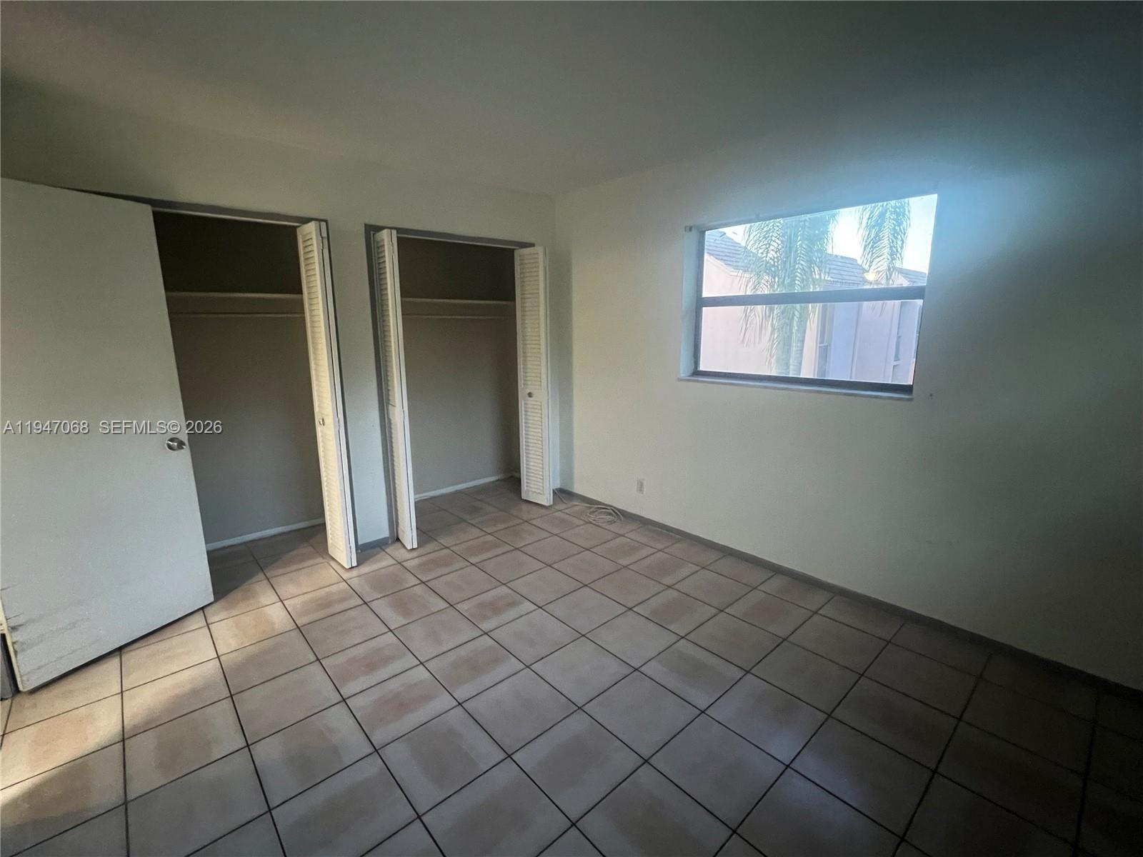 HAMPSHIRE VILLAS CONDO - Residential