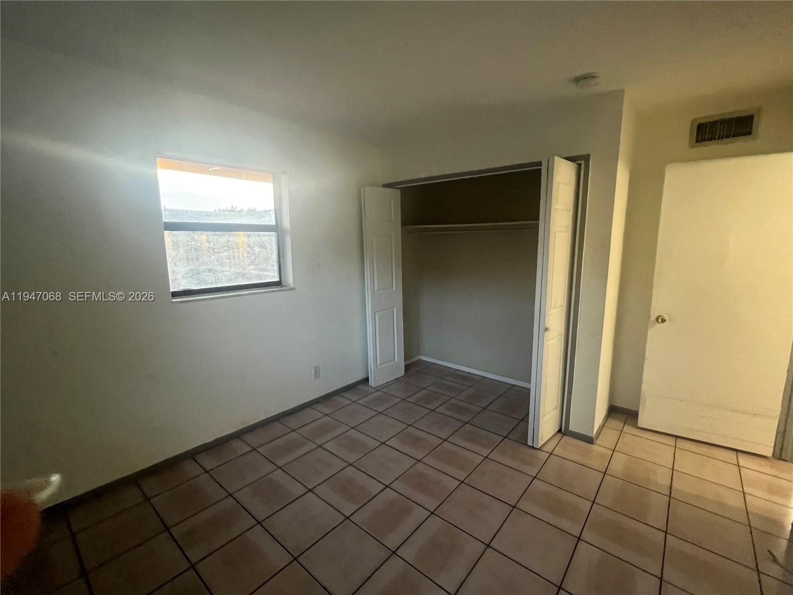 HAMPSHIRE VILLAS CONDO - Residential