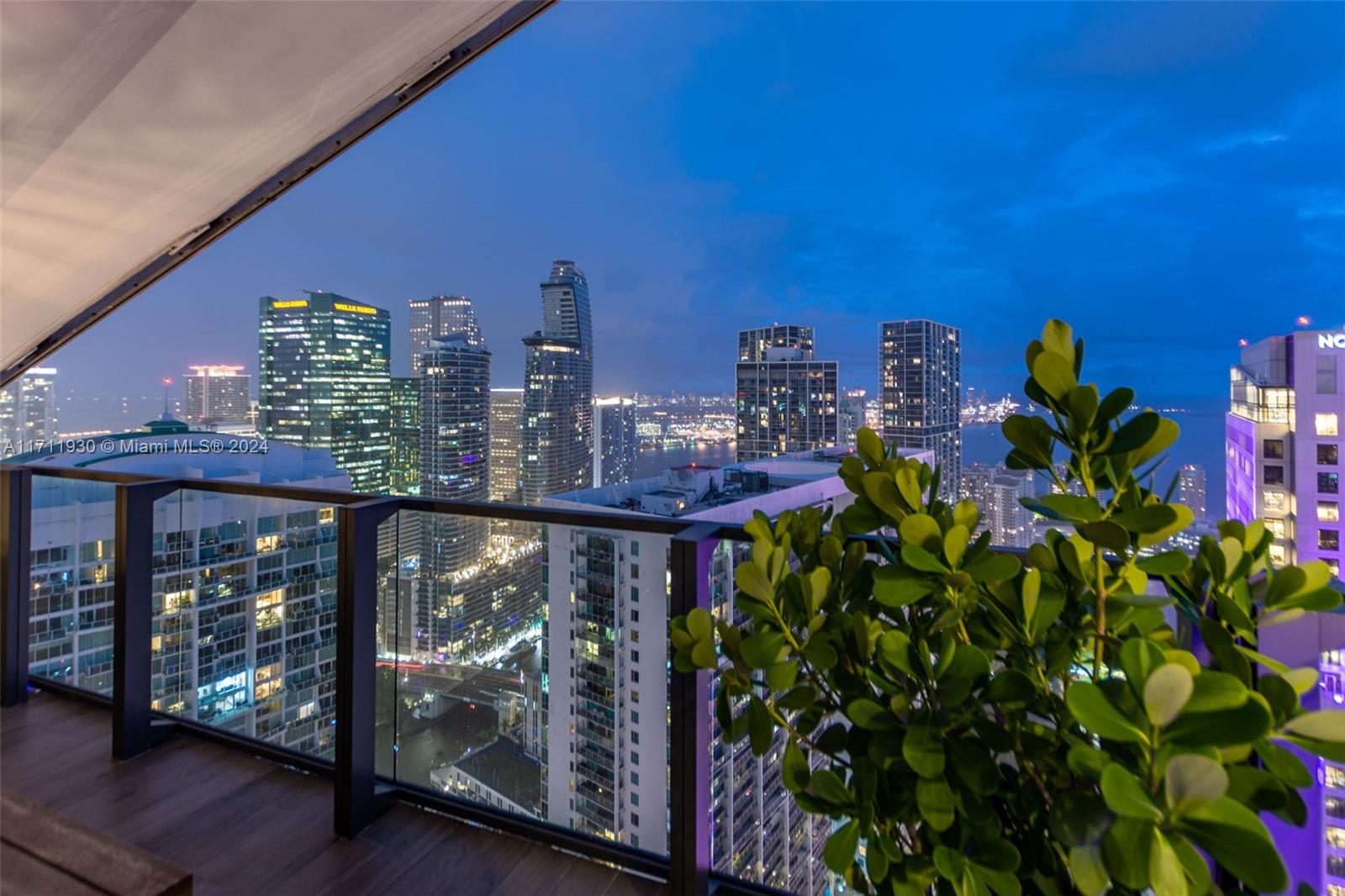 REACH CONDO - Residential