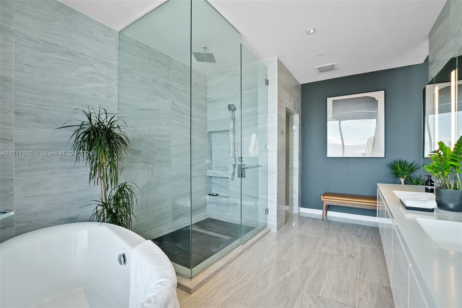 REACH CONDO - Residential